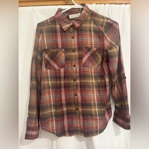 Pink rose woman’s size medium button down shirt 55% polyester 45% rayon